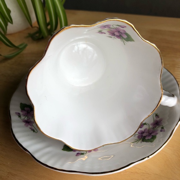 Salisbury Purple Violet Fine Bone China Scalloped Edge Teacup & Saucer Set - Picture 7 of 9